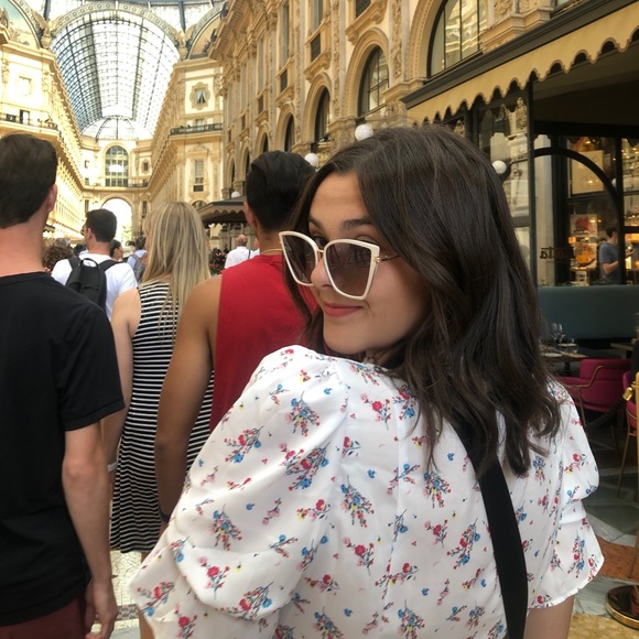 Meet your Posher, Sophie - Picture 3 of 4